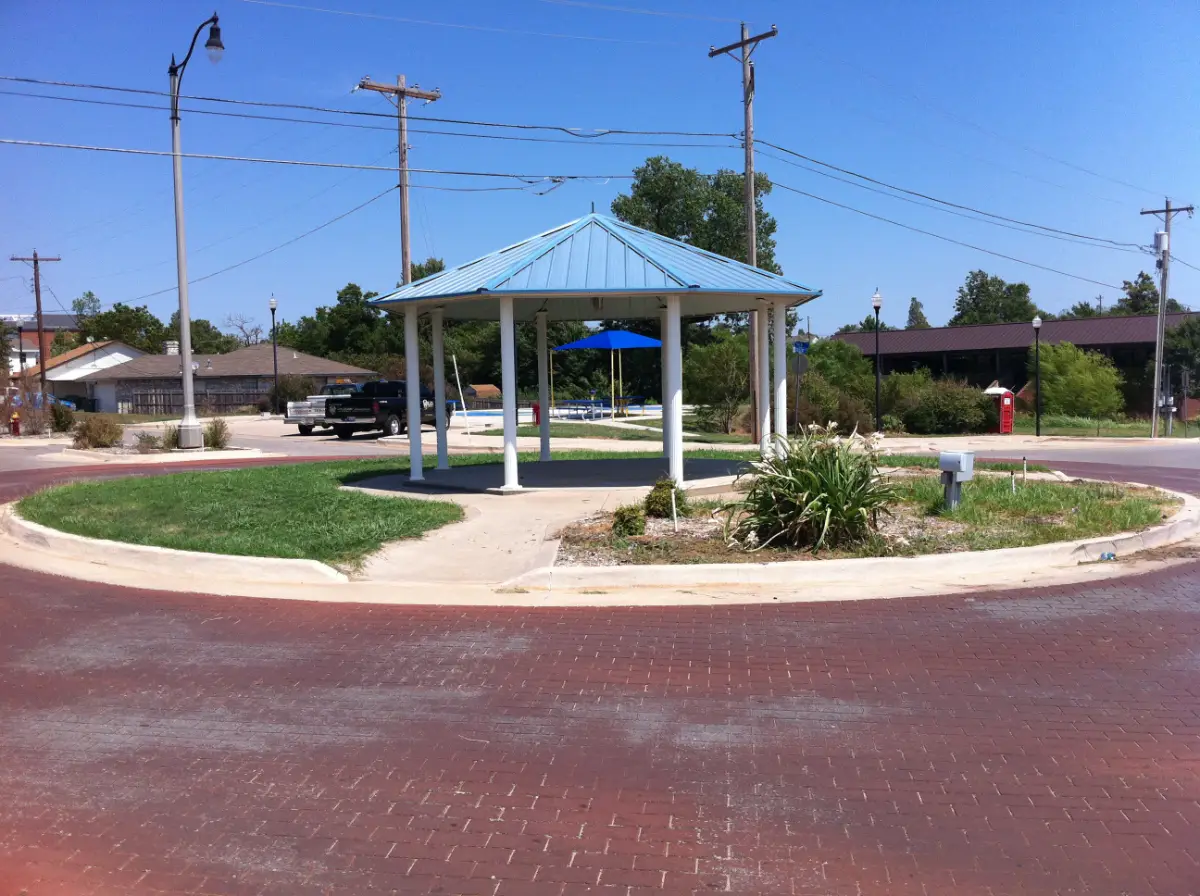 City of Choctaw old landscaping prior to Willis services 4 City of Choctaw old landscaping prior to Willis services 4