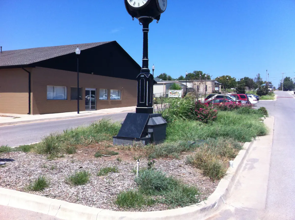 City of Choctaw old landscaping prior to Willis services 2 City of Choctaw old landscaping prior to Willis services 2